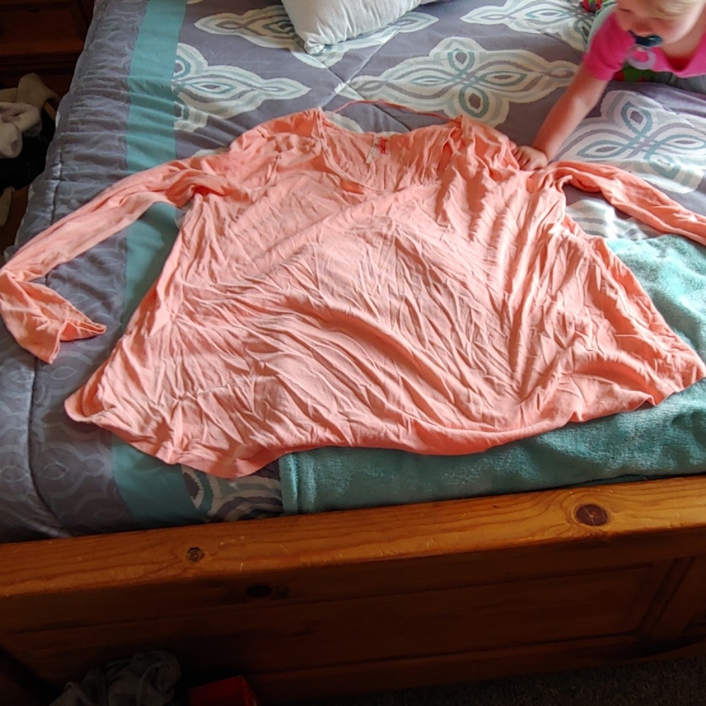 Long sleeve V cut back shirt